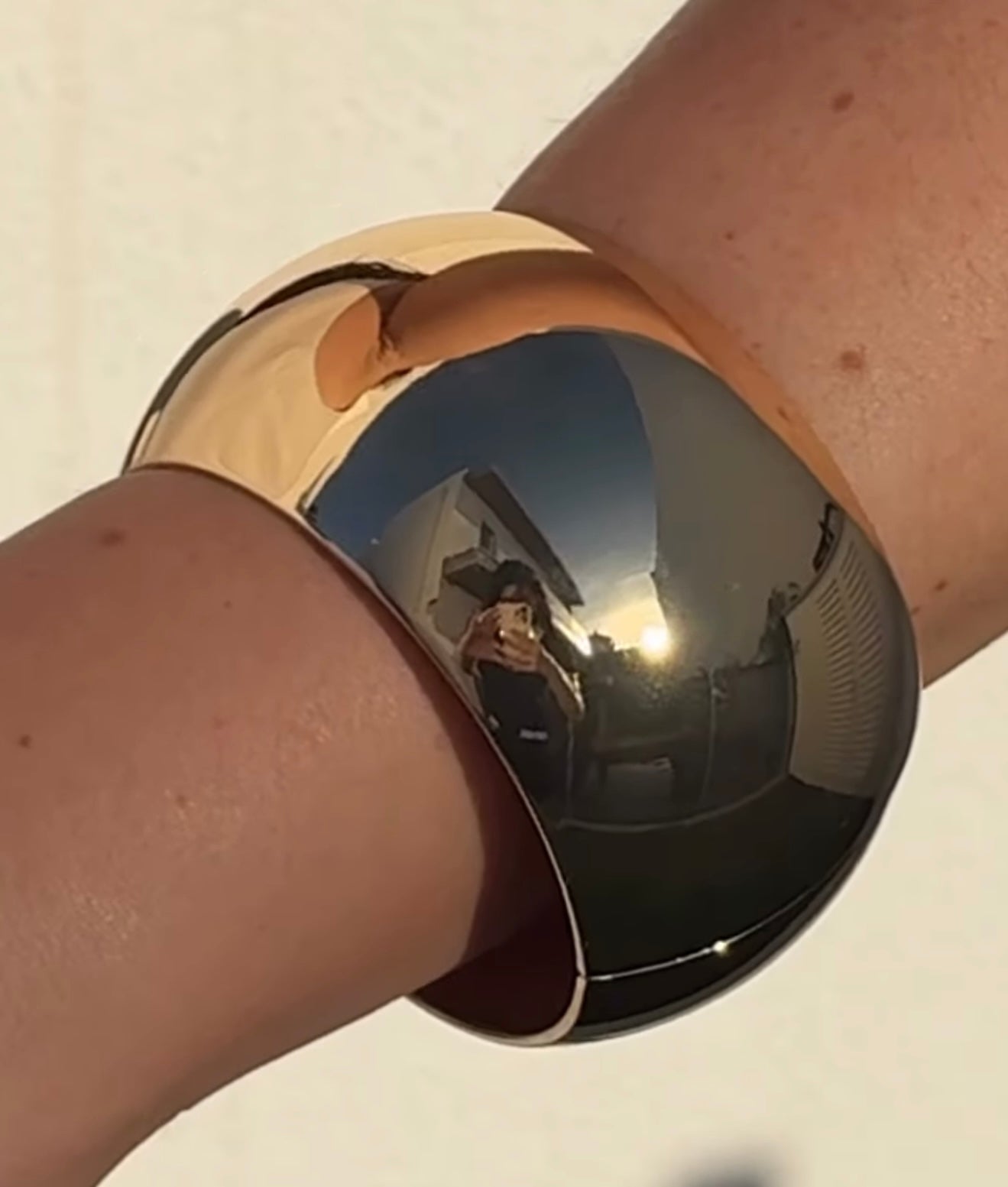 Chic Gold Round Wrist Accessory