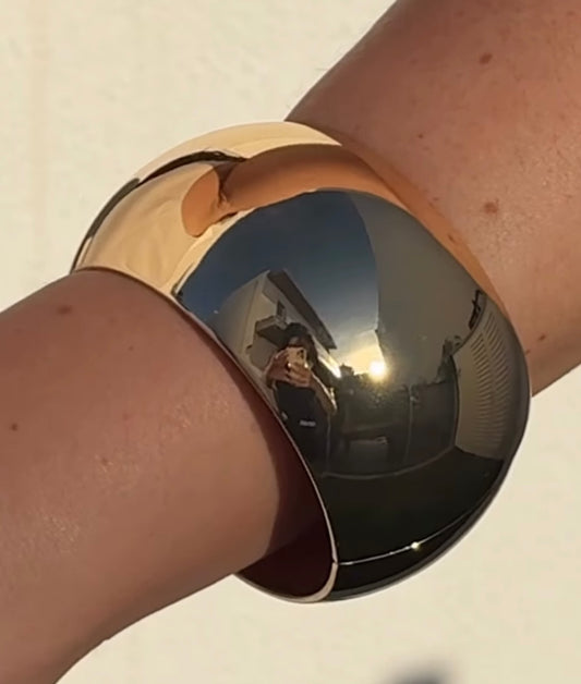 Chic Gold Round Wrist Accessory
